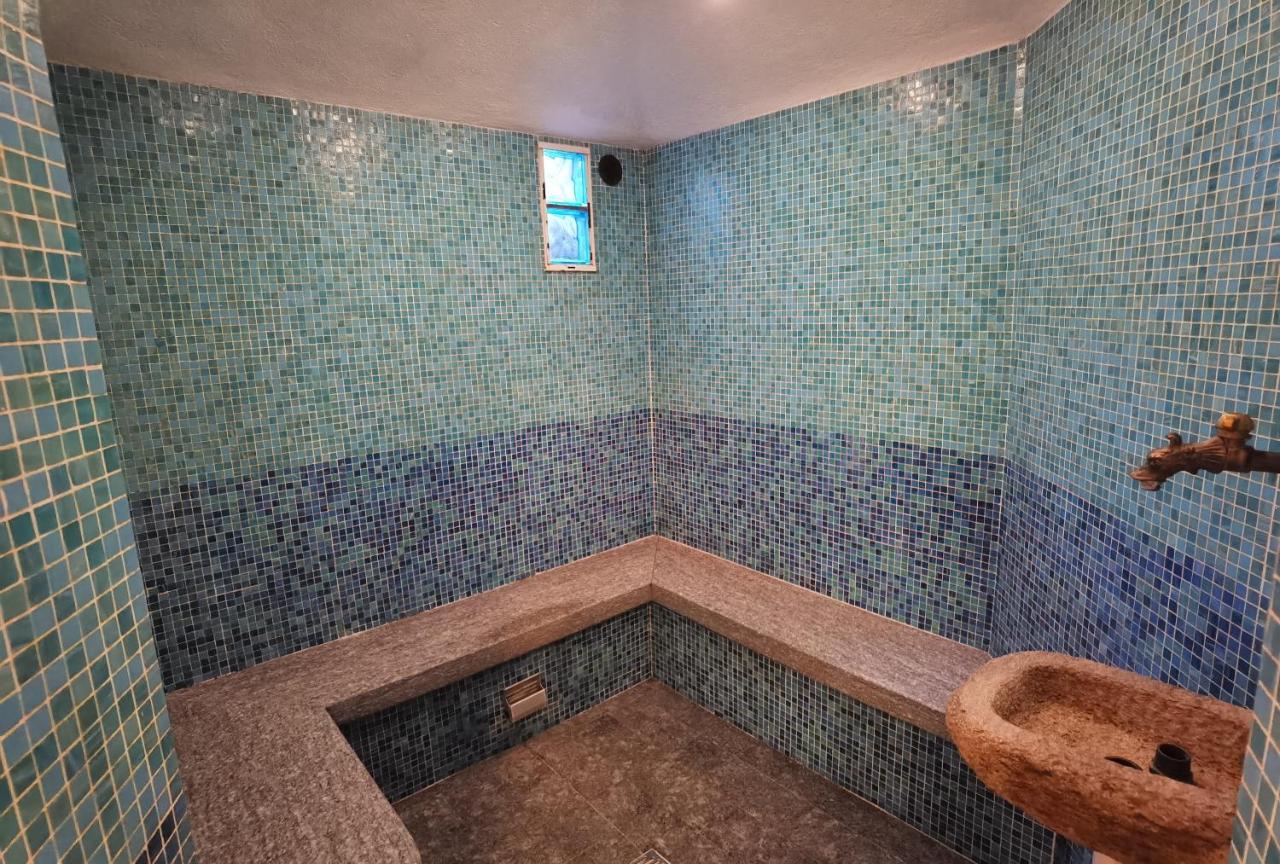 Croux Hotel 3*