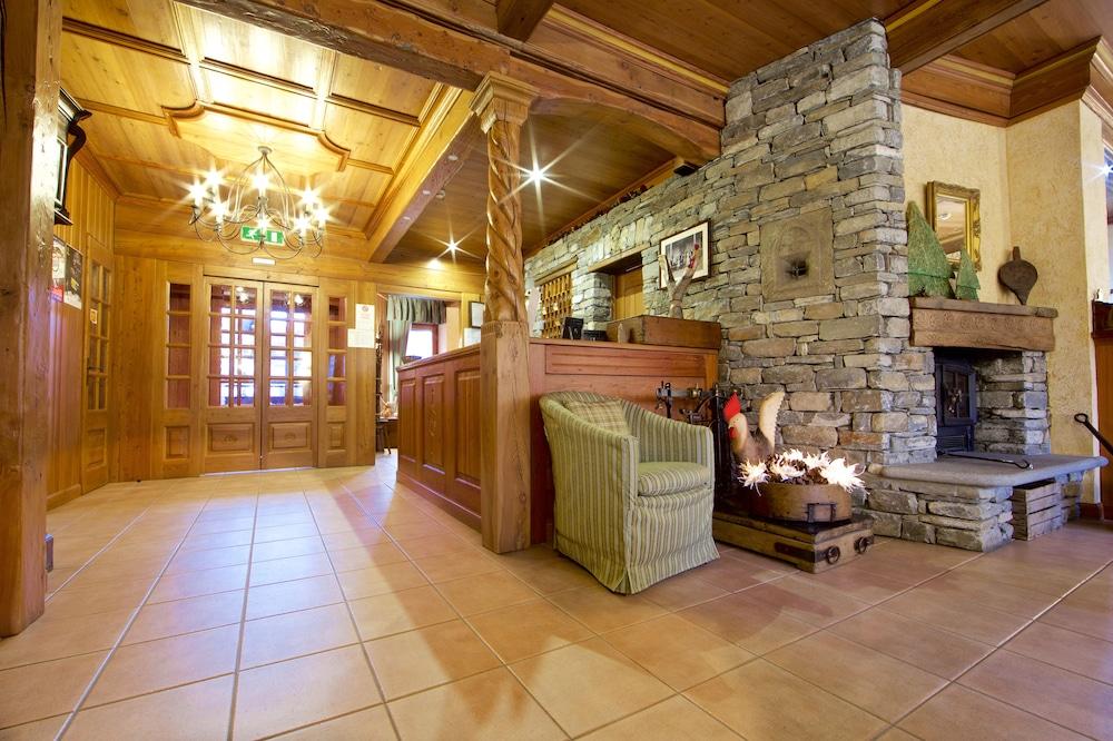 Croux Hotel 3*